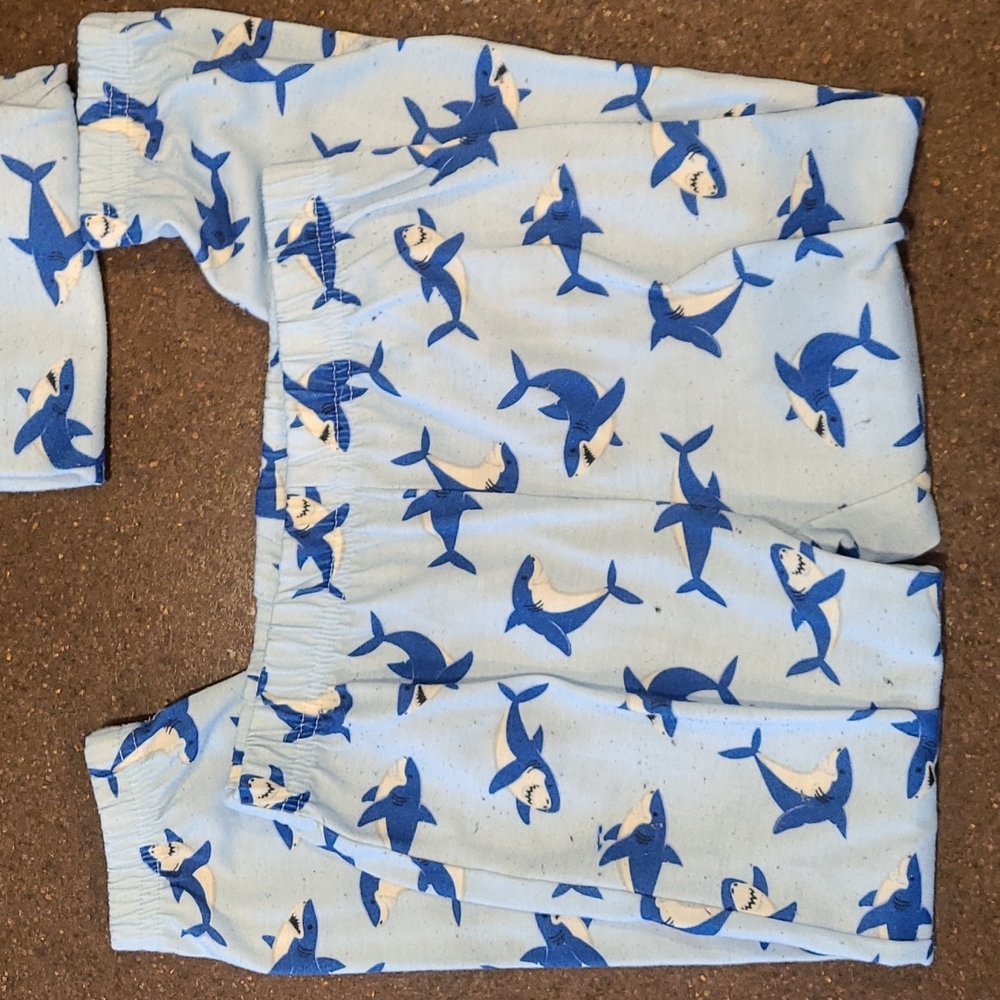 Old Navy 5T loose fit shark pj's - Picture 4 of 4